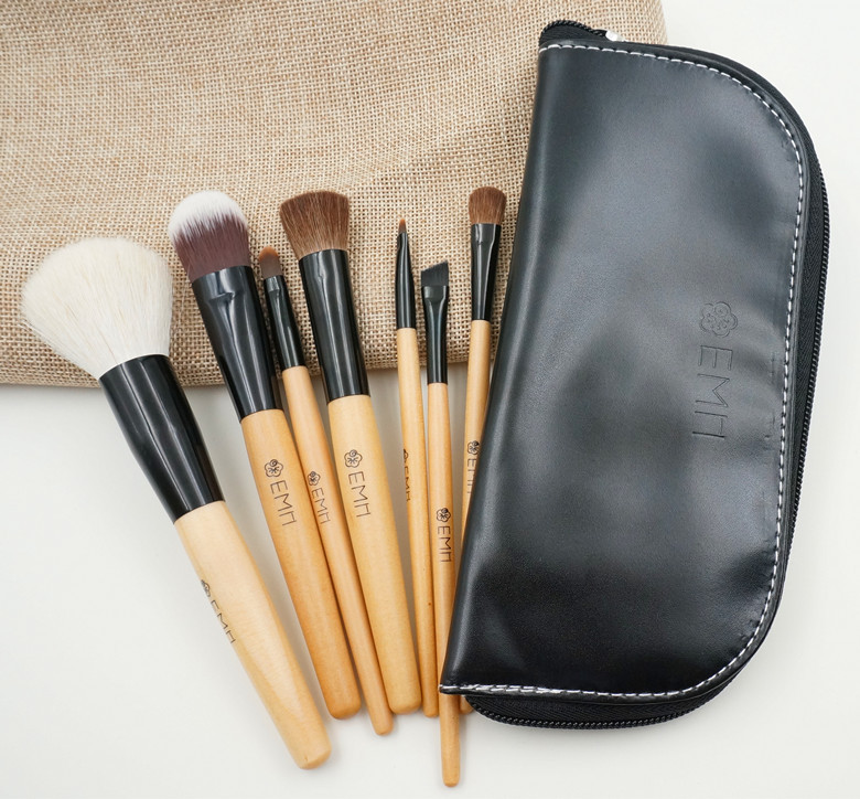 Custom makeup brush set